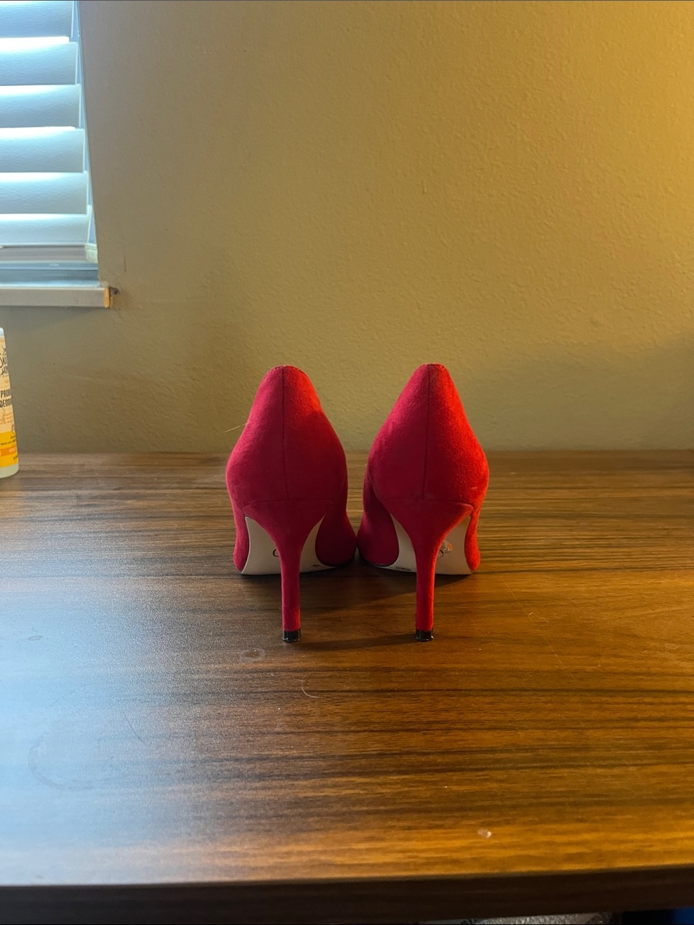 Jessica Simpson Red Scalloped Pointed-Toe Pumps - Picture 3 of 4